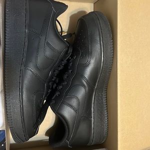Black NIKE AIR FORCE 1’s